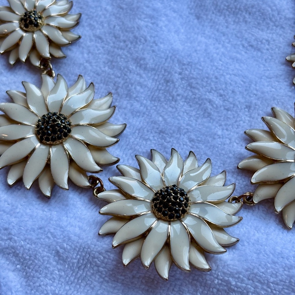 Vintage Kate Spade “Daisy” necklace